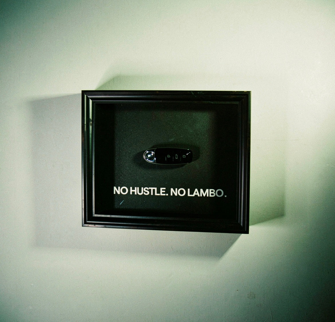 "NO HUSTLE, NO LAMBO"